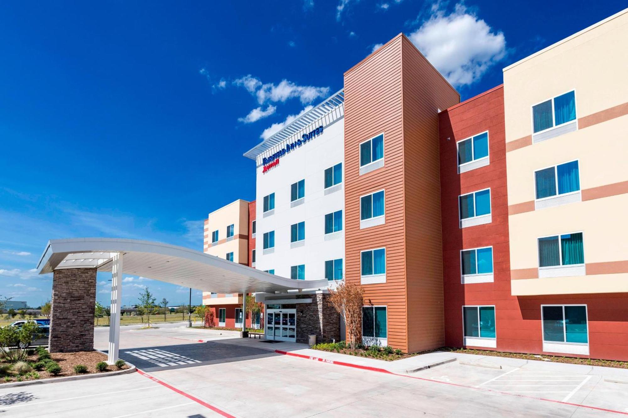 Fairfield Inn & Suites By Marriott Dallas Воксагачі Екстер'єр фото