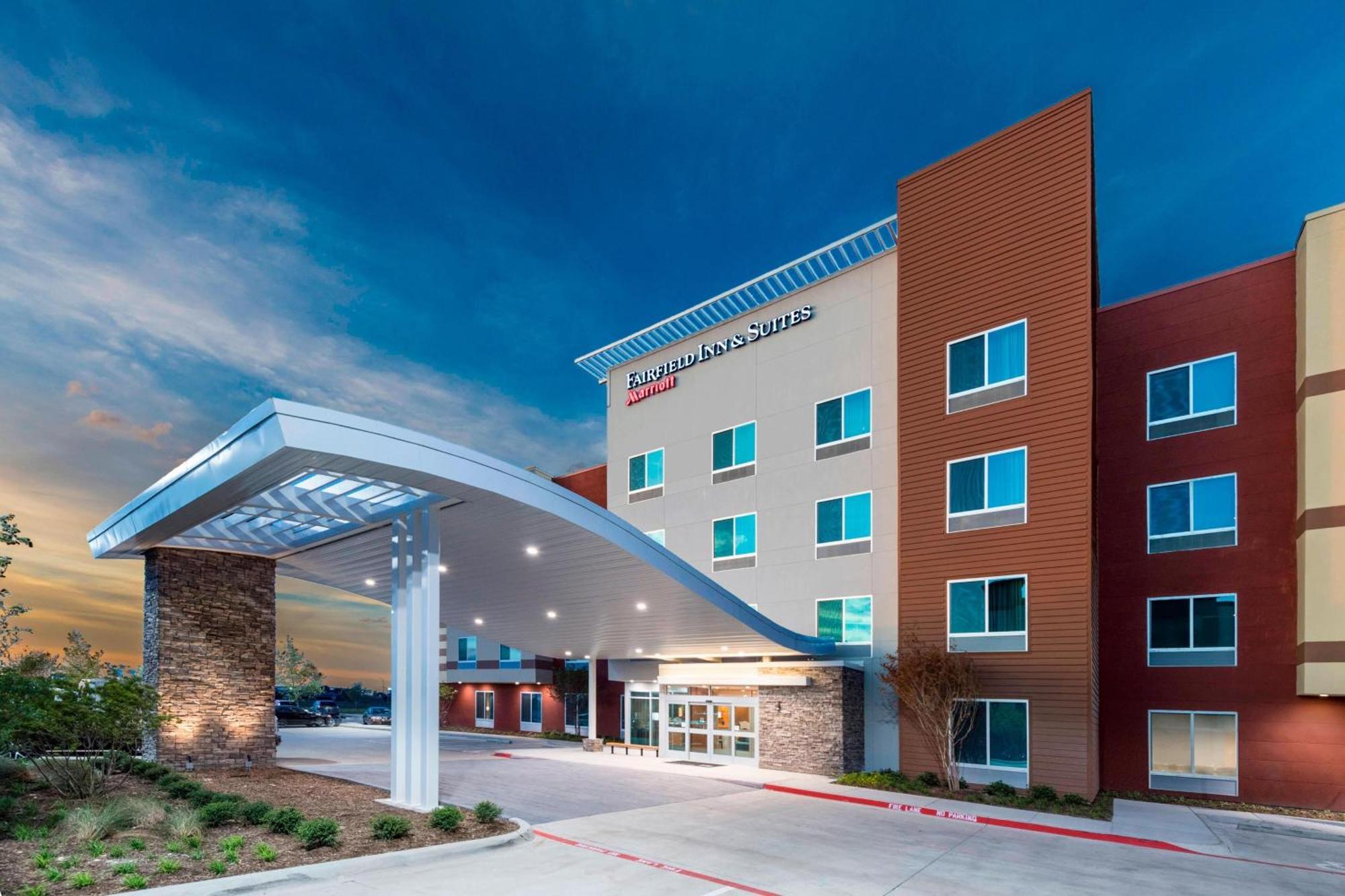 Fairfield Inn & Suites By Marriott Dallas Воксагачі Екстер'єр фото